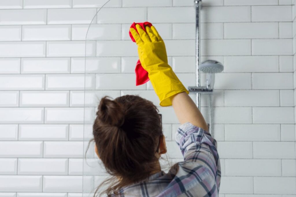 Maintain tidy home between deep cleans